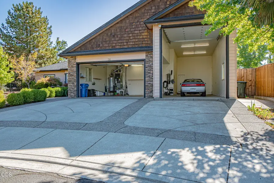 16 Milagros Court, Eagle Point, OR 97524 - #2