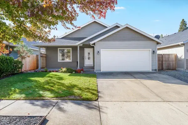 2287 SW Gayle Way, Grants Pass, OR 97527