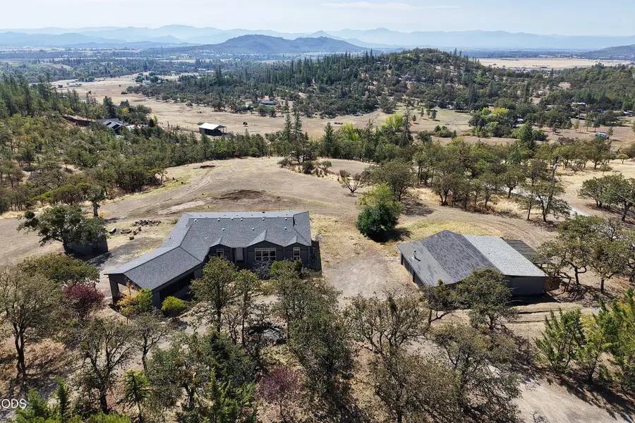 1234 Wedgewood Drive, Eagle Point, OR 97524 - #2