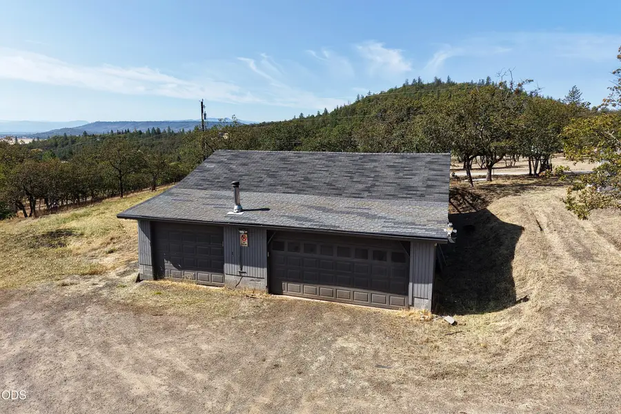 1234 Wedgewood Drive, Eagle Point, OR 97524 - #3