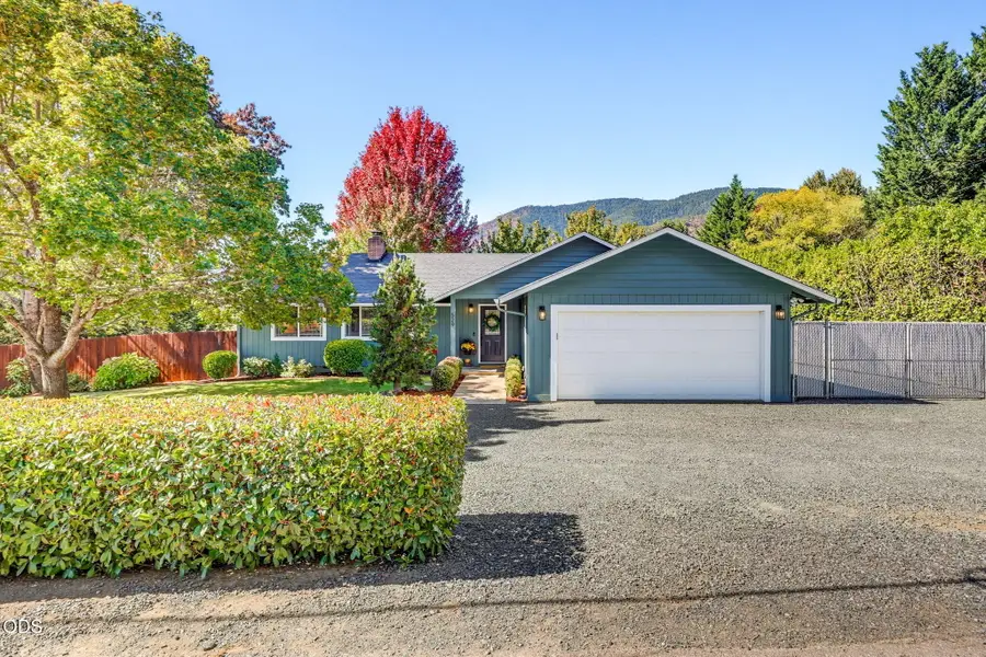 529 Broadway Street, Rogue River, OR 97537 - #3