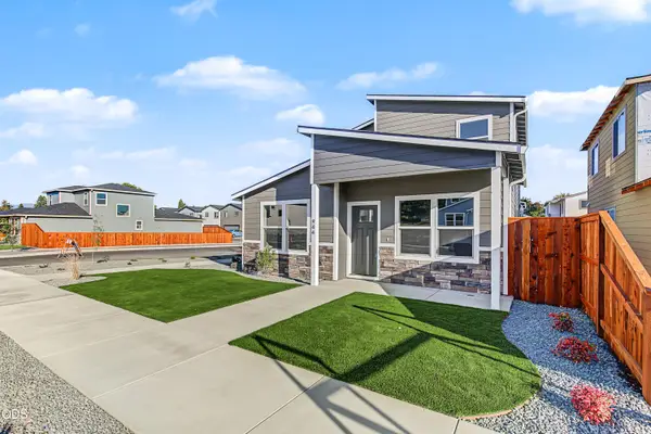 944 Honey Bee Street, Medford, OR 97501