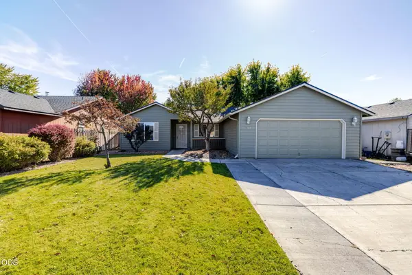 752 NE Nickernut Place, Redmond, OR 97756