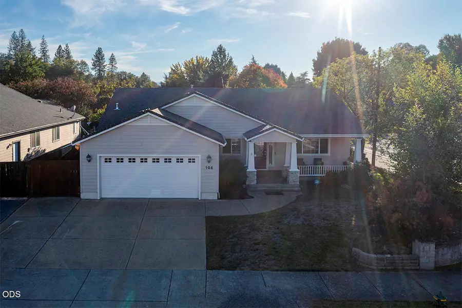 104 Glenwood Drive, Eagle Point, OR 97524 - #2