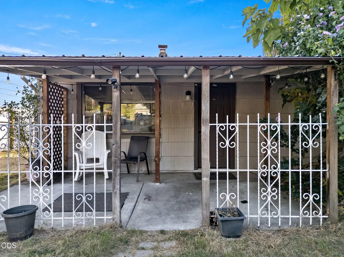 901 NW D Street, Grants Pass, OR 97526 - #1