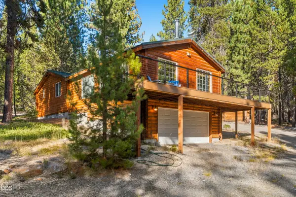 19152 Clear Springs Way, Crescent Lake, OR 97733