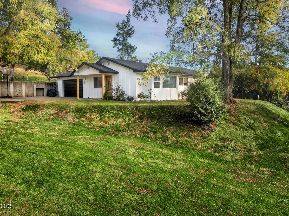 1105 NE Beacon Drive, Grants Pass, OR 97526 - #1