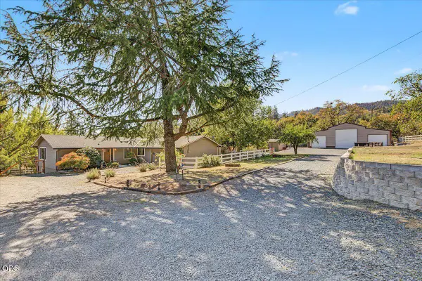 3583 Ross Lane, Central Point, OR 97502