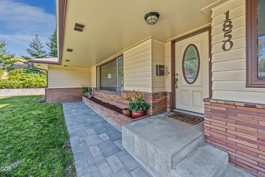 1850 Lawrence Street, Klamath Falls, OR 97601 - #2