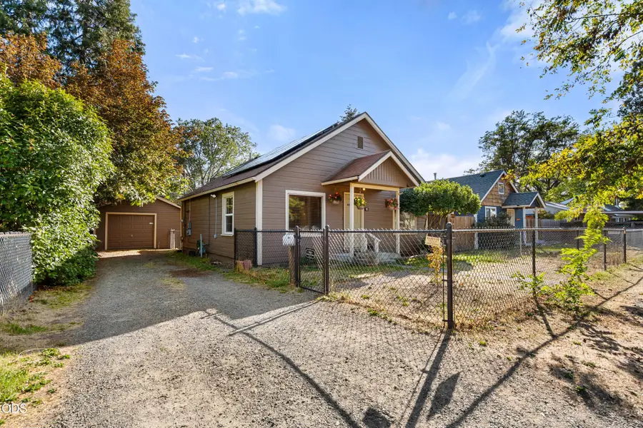 911 SW I Street, Grants Pass, OR 97526 - #2