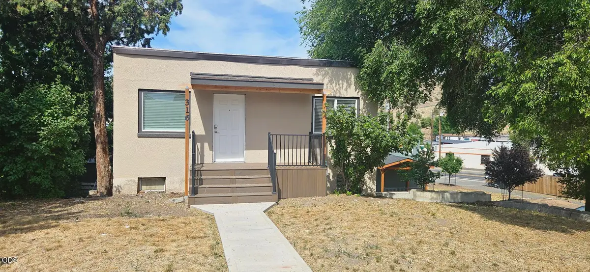 316 SW 1st Street, Madras, OR 97741 - #1