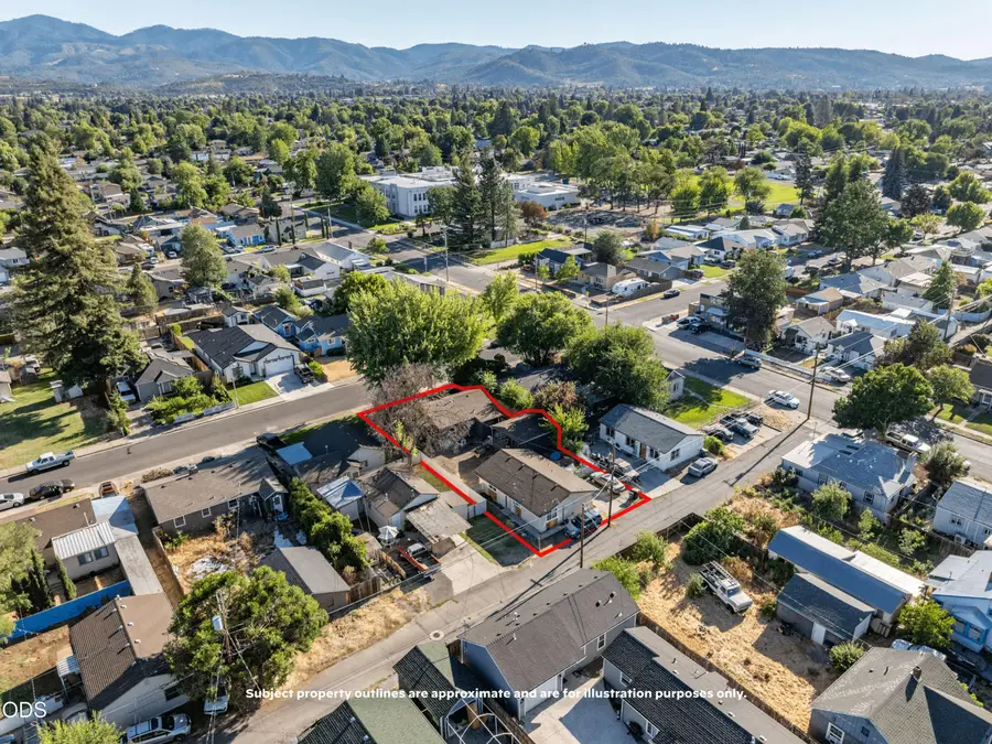 842 W 13th Street, Medford, OR 97501 - #2