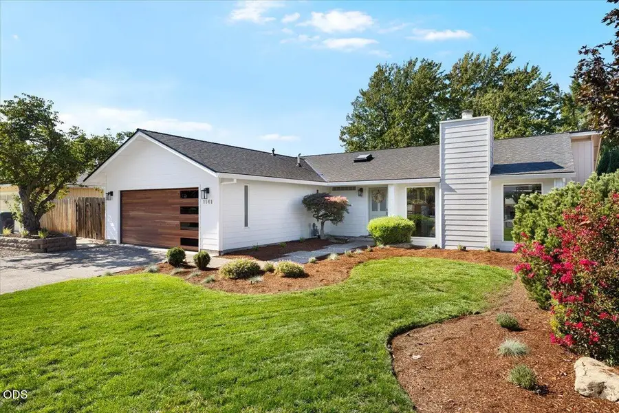 1141 N Modoc Avenue, Medford, OR 97504 - #3