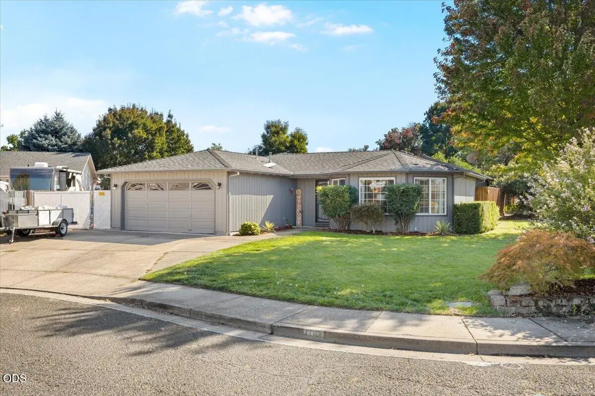 1198 Glengrove Avenue, Central Point, OR 97502 - #1