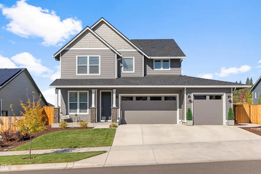 1237 Stonegate Drive, Eagle Point, OR 97524 - #2