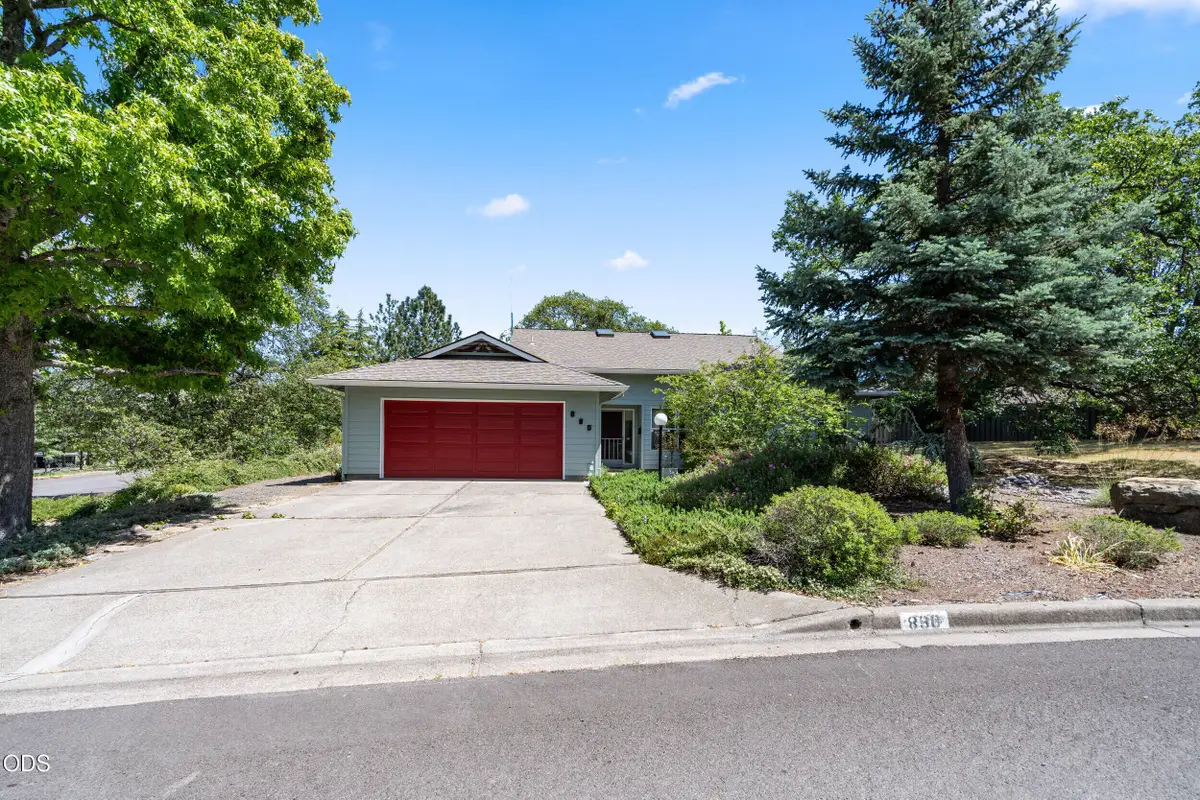 890 Twin Pines Circle, Ashland, OR 97520 - #1