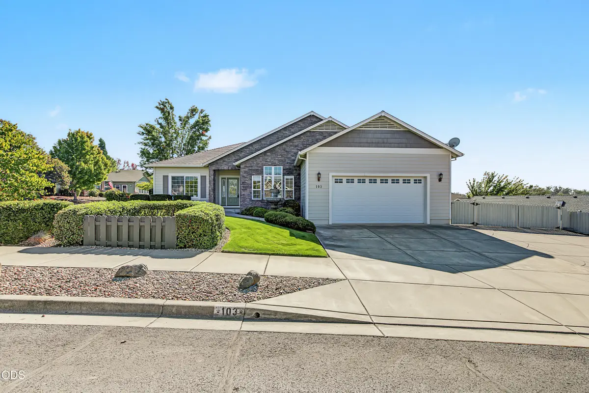103 Greenmoor Drive, Eagle Point, OR 97524 - #1
