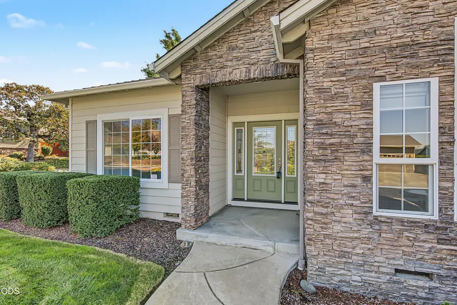 103 Greenmoor Drive, Eagle Point, OR 97524 - #2