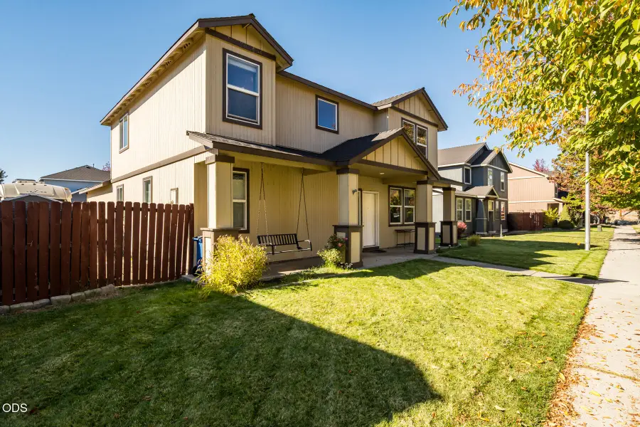 1453 NE 4th Street, Redmond, OR 97756 - #3