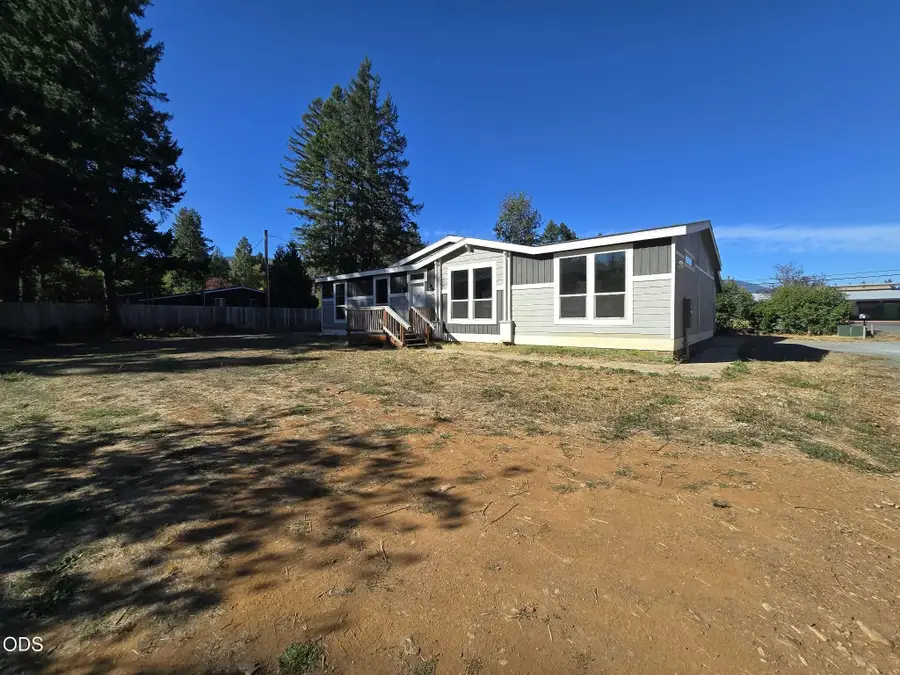 535 W River Street, Cave Junction, OR 97523 - #2