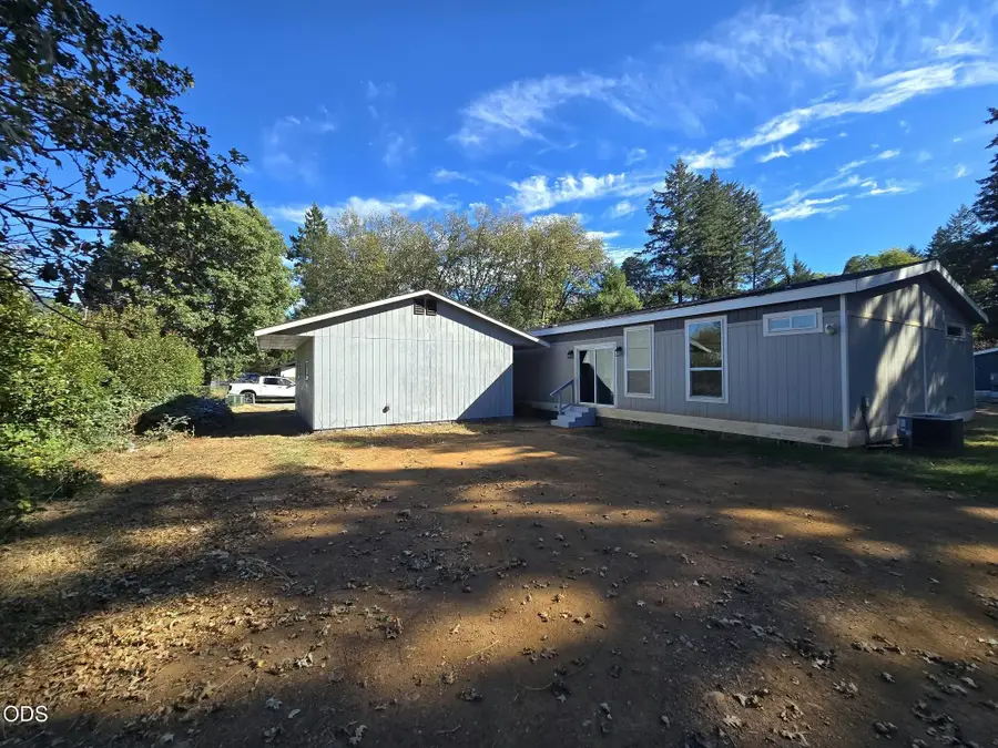 535 W River Street, Cave Junction, OR 97523 - #3