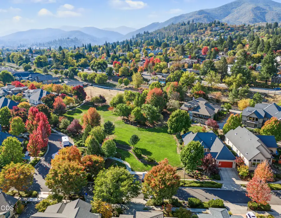 524 W Nevada Street, Ashland, OR 97520 - #2