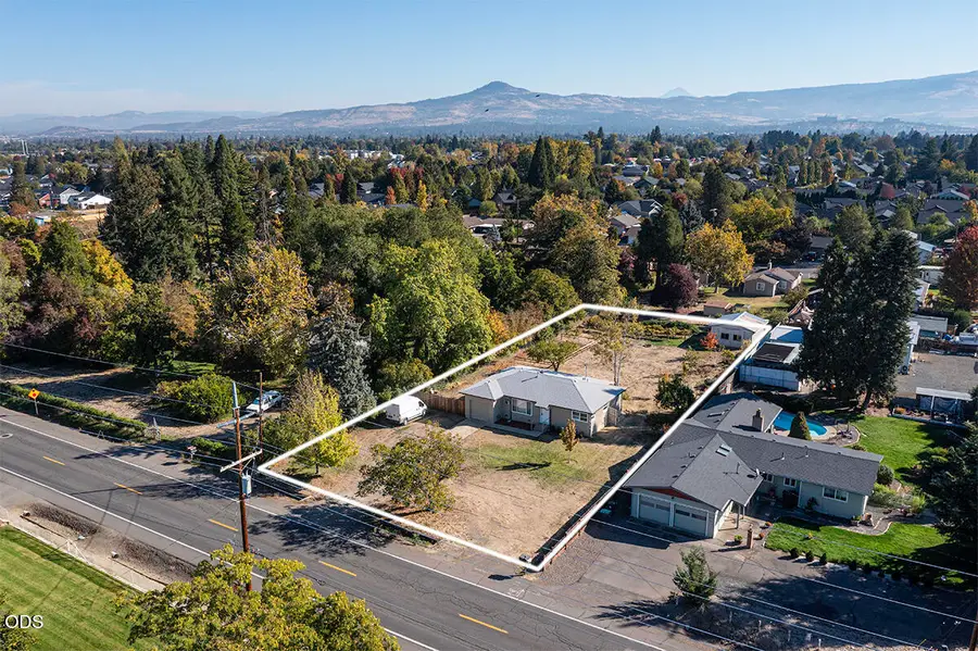 2007 Griffin Creek Road, Medford, OR 97501 - #2