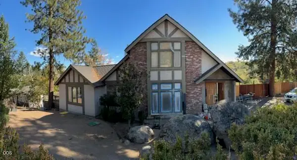 1120 S Mountain Avenue, Ashland, OR 97520