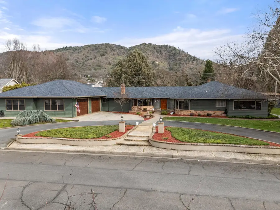 1117 NE Memorial Drive, Grants Pass, OR 97526 - #2
