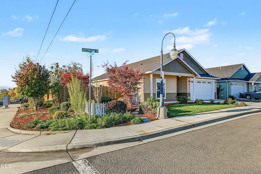 103 Greenview Drive, Eagle Point, OR 97524 - #2