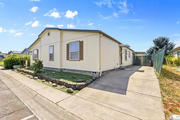 2302 Lara Lane, Central Point, OR 97502