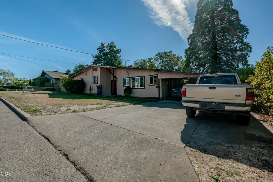 202 Kings Way, Central Point, OR 97502 - #2