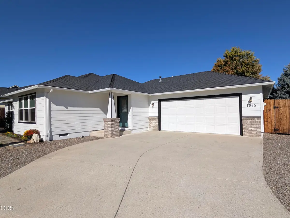 1065 Shayla Lane, Central Point, OR 97502 - #1