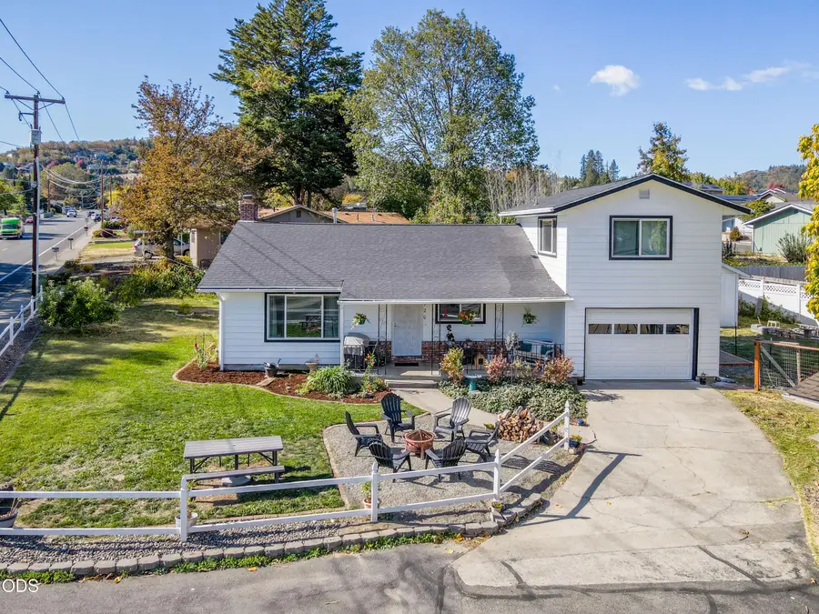 720 NW Morgan Lane, Grants Pass, OR 97526 - #3