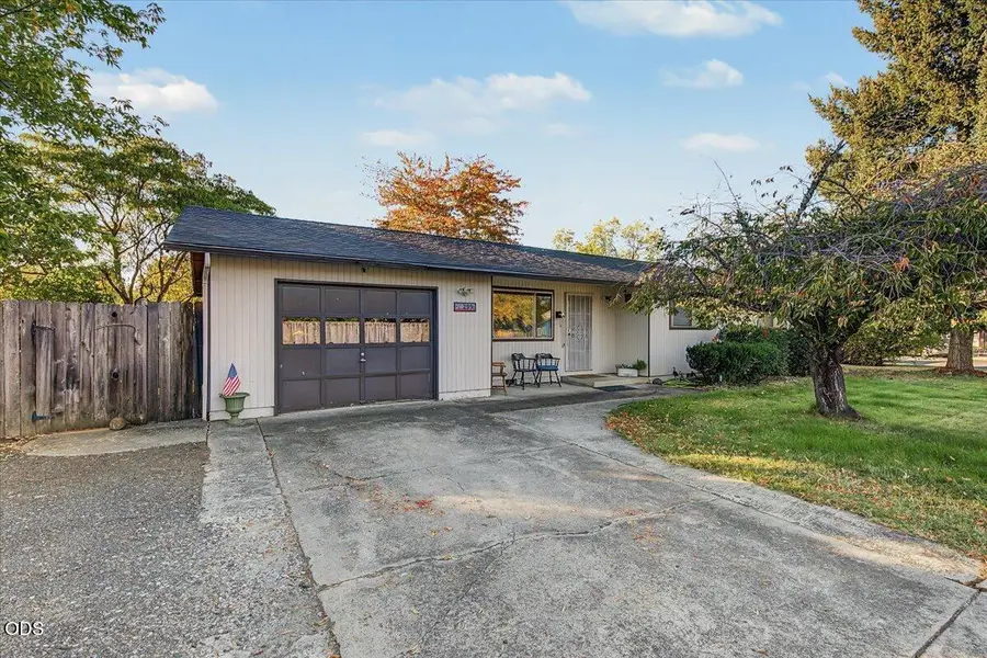 299 Loto Street, Eagle Point, OR 97524 - #2