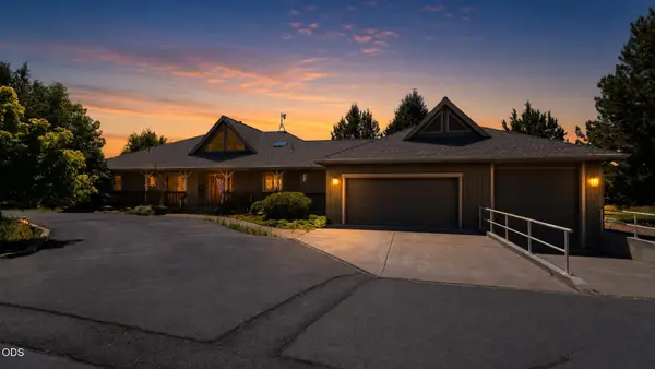 18203 Fadjur Lane, Sisters, OR 97759