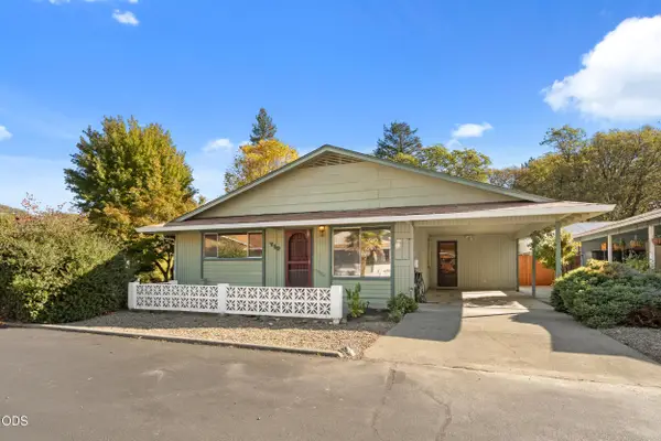710 Brookside Circle, Rogue River, OR 97537