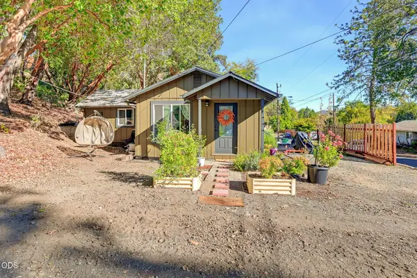 981 4th Avenue, Gold Hill, OR 97525