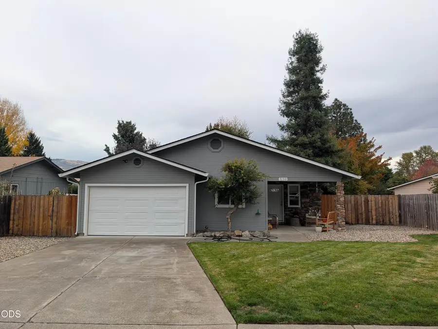 539 James Street, Talent, OR 97540 - #2