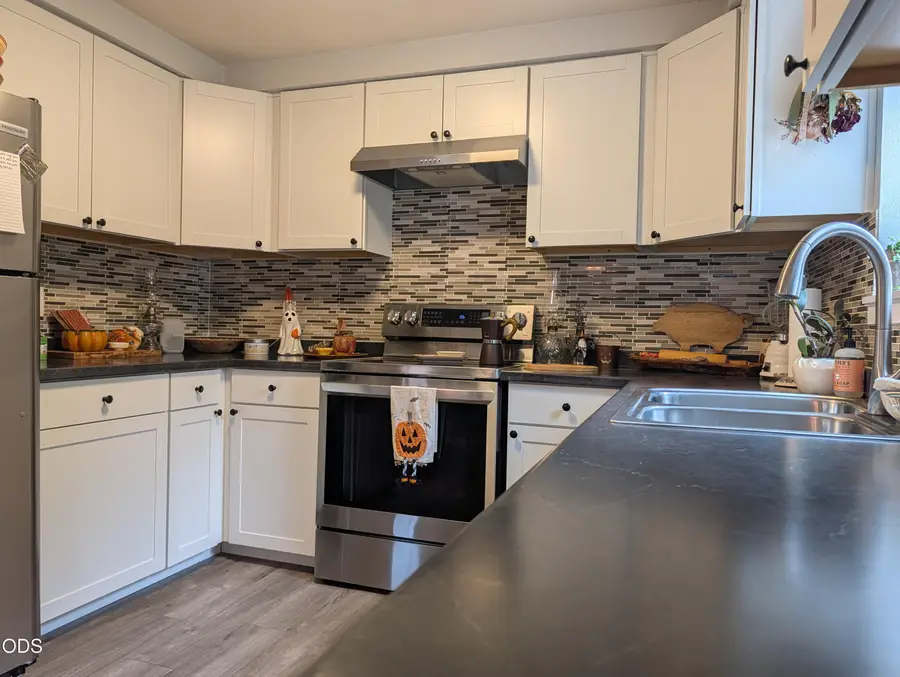539 James Street, Talent, OR 97540 - #3
