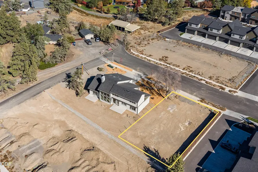 545 NW 29th Street, Redmond, OR 97756 - #2