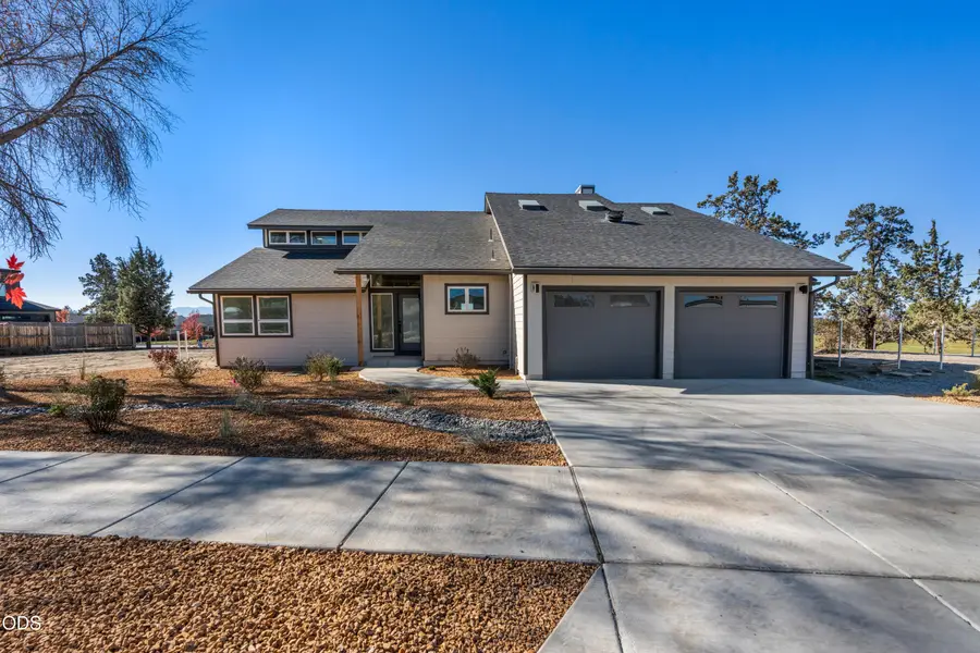 571 NW 29th Street, Redmond, OR 97756 - #3