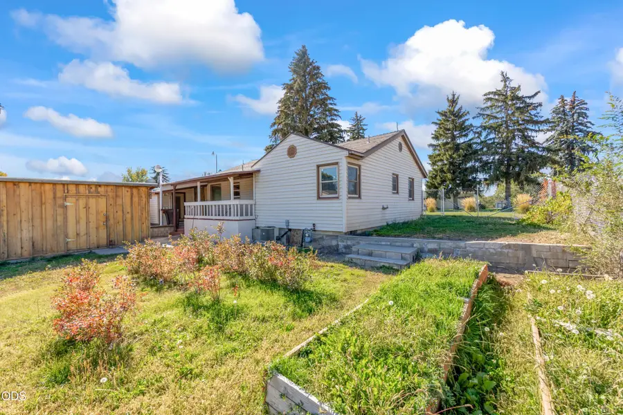 681 SE Turner Street, Madras, OR 97741 - #2