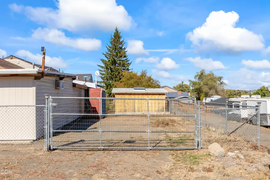 681 SE Turner Street, Madras, OR 97741 - #3