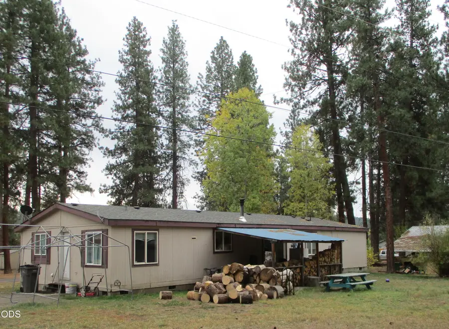 216 N Lalakes Avenue, Chiloquin, OR 97624 - #3