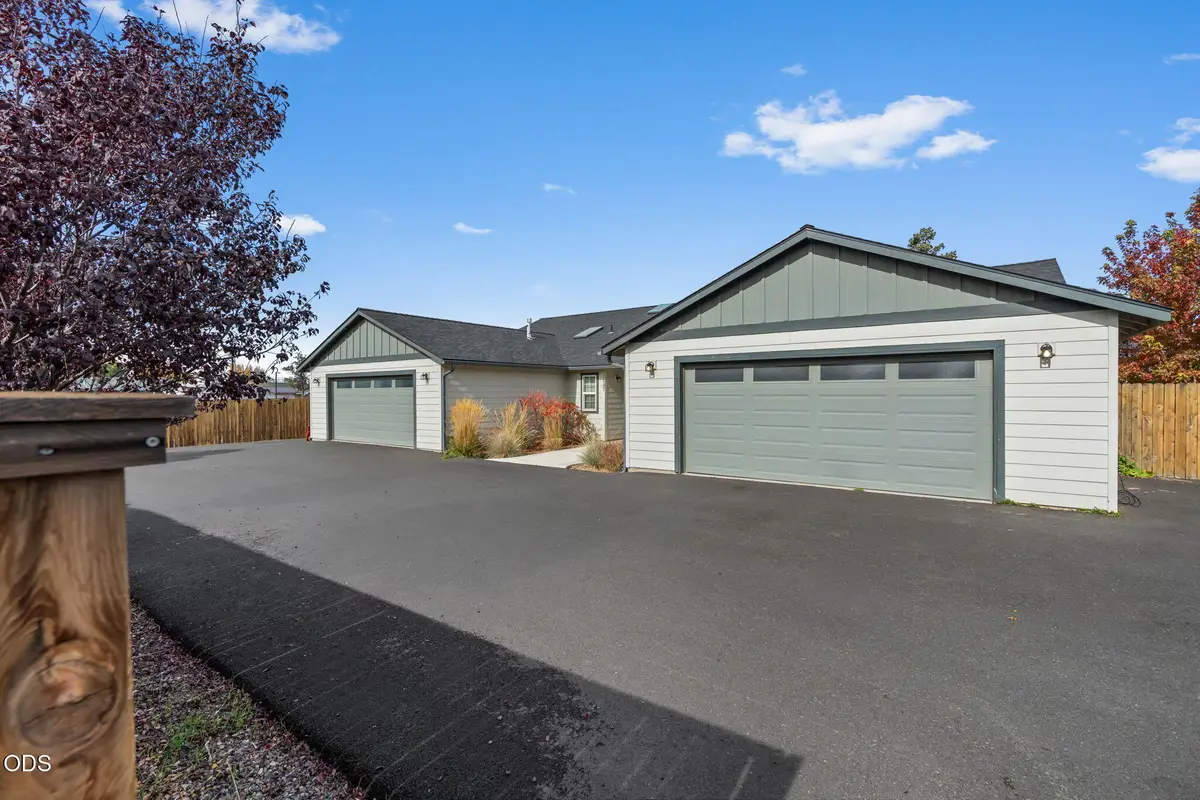 1545 SW Kalama Avenue, Redmond, OR 97756 - #1