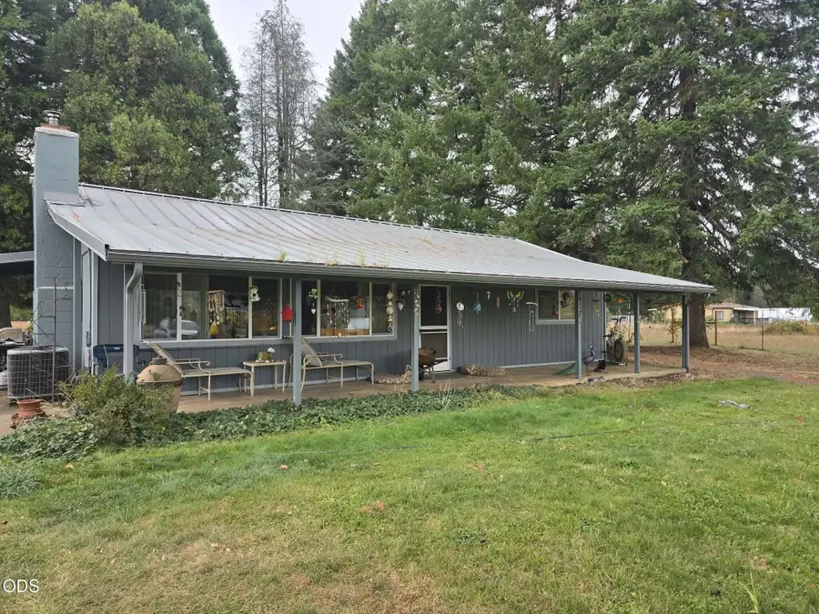 375 Aquarius Way, Cave Junction, OR 97523 - #2