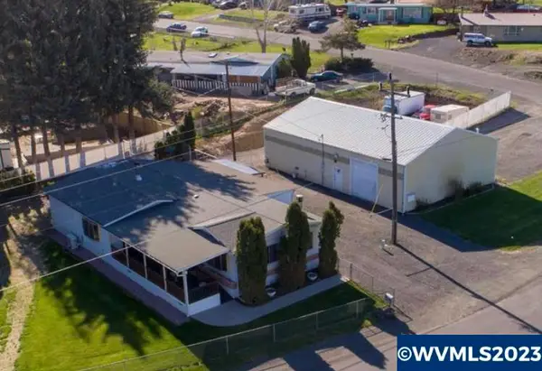 637 NE 10th St, Madras, OR 97741