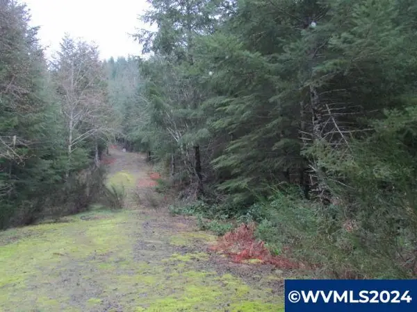 000  Rocky Top Rd, Sweet Home, OR 97386