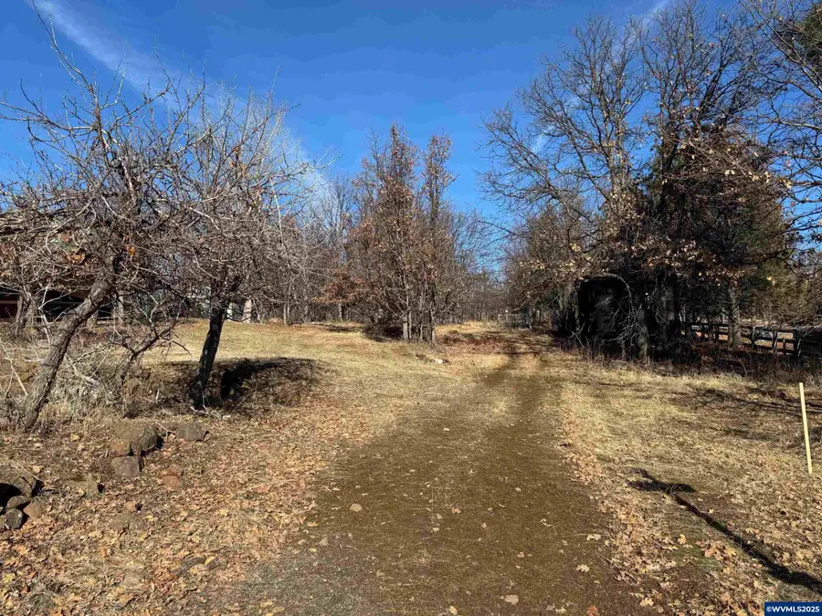 345  Oak Park Dr, Wamic, OR 97063 - Image #2